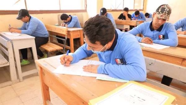 طلاب الشهادة الإعدادية-أرشيفية