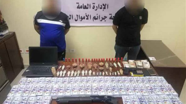 المتهمان بحوزنهم