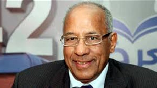 الدكتور أحمد درويش