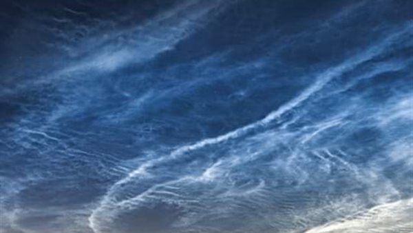 الغيوم المضيئة 