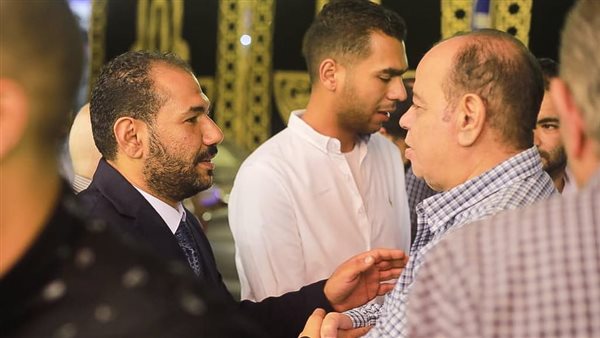 تامر فوزي يتلقي العزاء