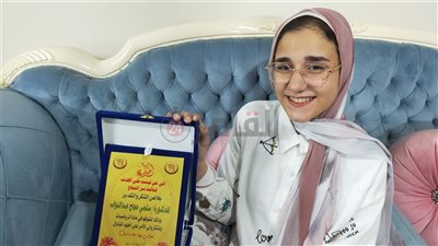 الأولى على الشهادة الإعدادية بالفيوم لـ القاهرة 24: تفوقت بدعاء أمي وحلمي طب أسنان | فيديو