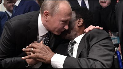 الجوهرة السوداء بيليه يناشد بوتن لوقف الحرب في أوكرانيا