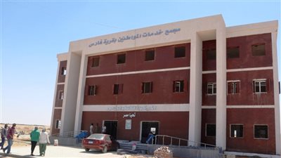 محافظ أسوان: قرية فارس بكوم أمبو مؤهلة بمقوماتها المتميزة لتكون نموذجا صديقا للبيئة