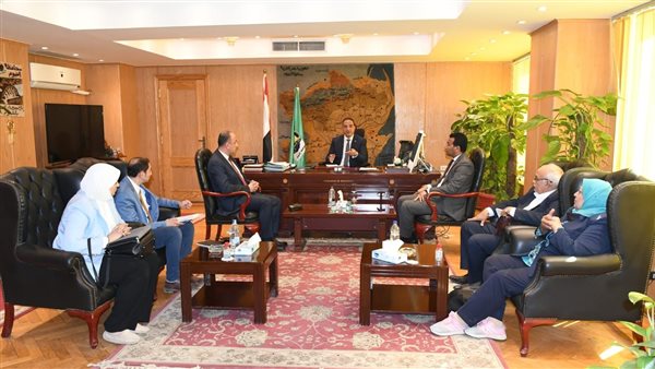 محافظ الفيوم يلتقي