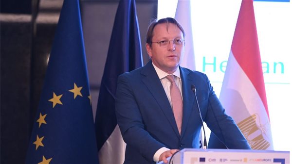 أوليفر فاريلي مفوض