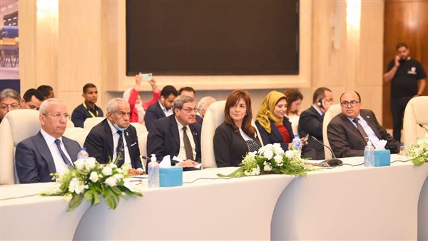 وزيرة الهجرة خلال