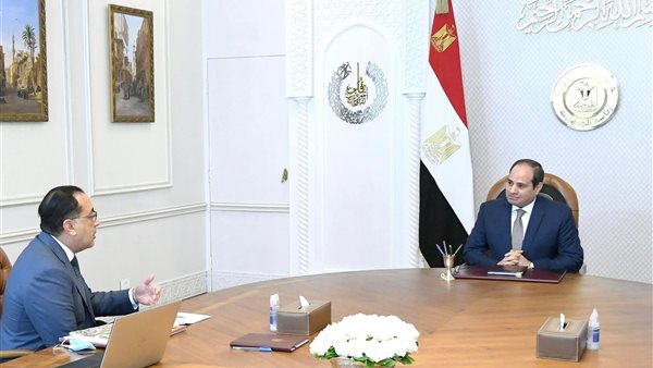 الرئيس السيسي يجتمع