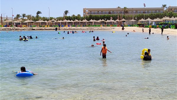 إقبال على شواطئ الغردقة