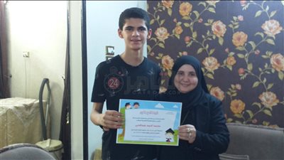 الأول على الشهادة الإعدادية بسوهاج: كان نفسي أبويا يكون معايا ونفرح سوا | فيديو وصور 