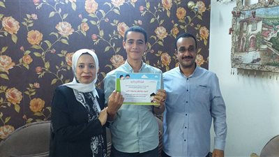 الأول مكرر في الشهادة الإعدادية بسوهاج: أبويا سر نجاحي وما كنتش بضيّع وقت | صور وفيديو 