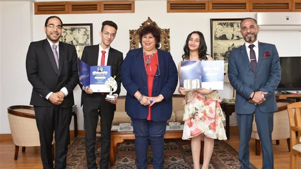 وزيرة الثقافة تستقبل