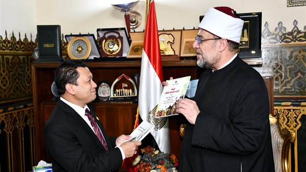 سفير ماليزيا مع وزير