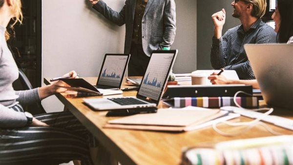  الشركات والأعمال