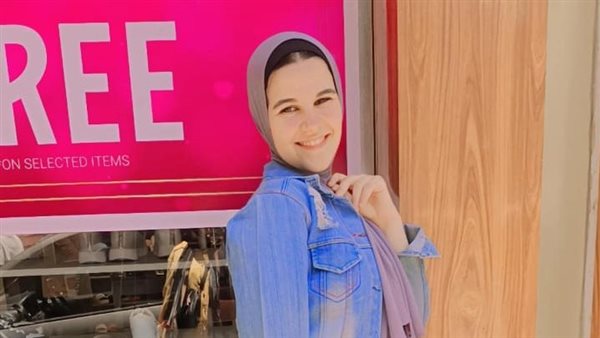 الطالبة يمنى ناصر