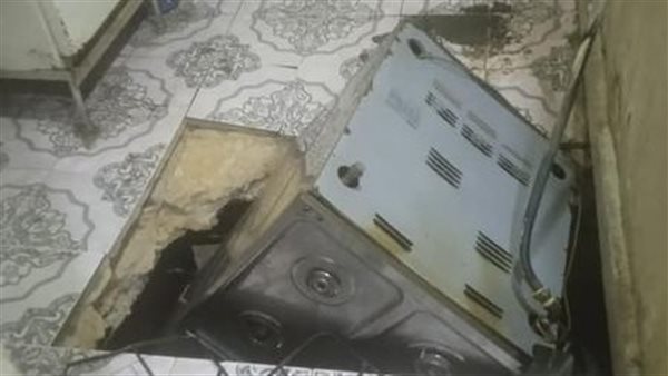 انهيار سقف عقار 