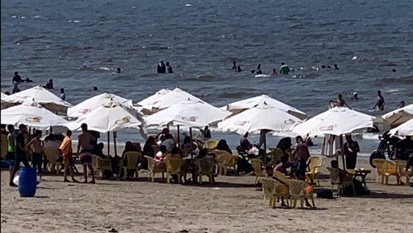 إقبال كبير على شاطئ