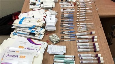 ضبط راكب بمطار القاهرة حاول التحايل على الجمارك لتهريب أدوية باهظة الثمن 