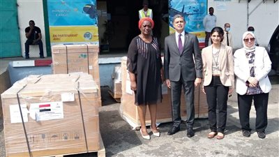 مصر تقدم شحنة مساعدات طبية إلى الجابون