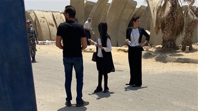 وصول أسرة كريم الهواري المتهم بقتل 4 طلاب إلى محكمة الجنايات