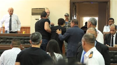 ترقب وانهيار وصراخ.. كواليس محاكمة كريم الهواري في حادث الشيخ زايد │ صور