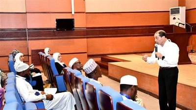 عميد إعلام القاهرة الأسبق: الداعية الذي لا يجيد لغة وسائل التواصل الحديثة رسالته بعيدة عن الواقع