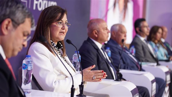 وزيرة التخطيط خلال