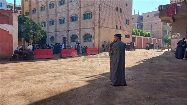 توافد طلاب الثانوية