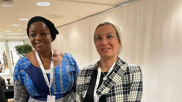 وزيرة البيئة مع نظيرتها