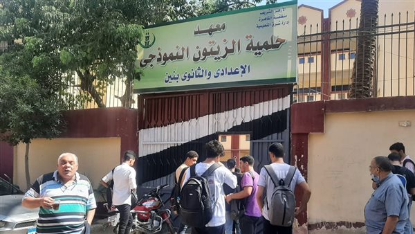 طلاب العلمي يؤدون