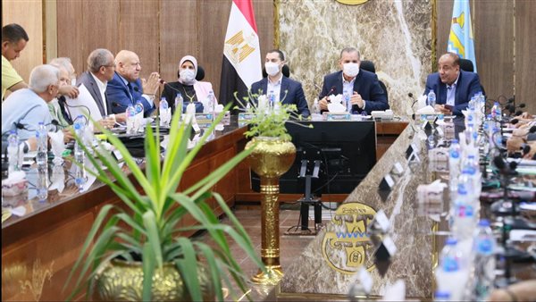 محافظ كفر الشيخ وأعضاء