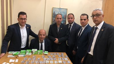 جمارك مطار القاهرة تضبط محاولتي تهريب عدد من الأقراص المخدرة