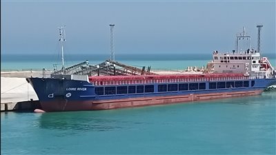 شحن 6100 طن أسمنت أبيض إلى المغرب عبر ميناء العريش