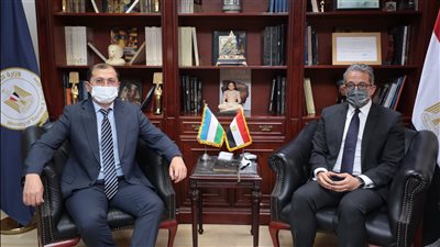 وزير السياحة يبحث مع سفير أوزبكستان بالقاهرة سبل تعزيز التعاون الأثري بين البلدين