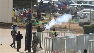 مجموعة مصر.. شغب واشتباكات بين الجماهير والشرطة في مباراة مالاوي وإثيوبيا