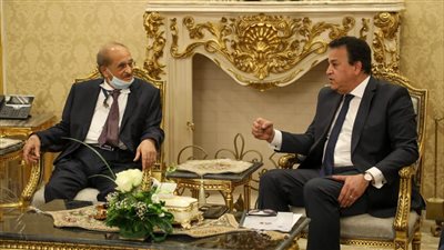 عبدالغفار يبحث مع الأعلى للصحة البحريني تيسير إجراءات تسجيل الأدوية المصرية بالمملكة