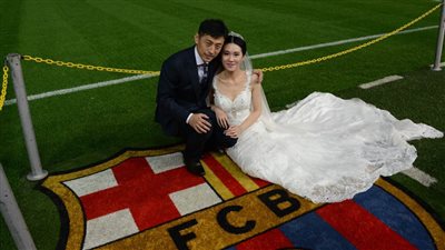 بسبب الأزمة الاقتصادية.. برشلونة وريال مدريد يحولان كامب نو وسنتياجو برنابيو لقاعات أفراح