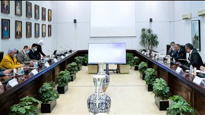 اجتماع عاجل للسياحة لمتابعة موقف القطع الأثرية المهربة على يد رئيس متحف اللوفر السابق