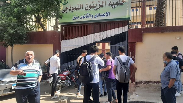 طلاب القسم الأدبي