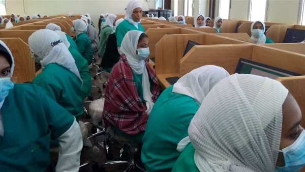 امتحانات طلاب جامعة