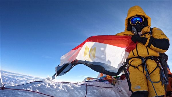 منال رستم، أول مصرية