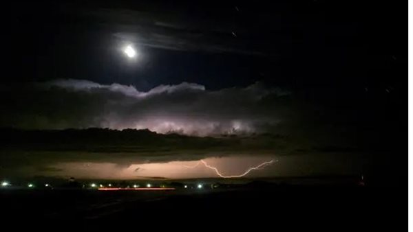 العاصفة بفرنسا