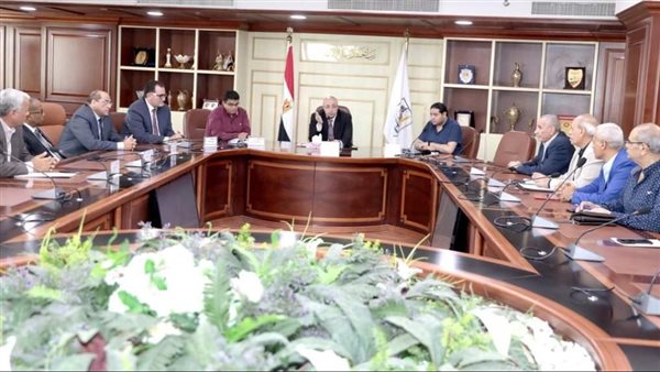 محافظ بني سويف وقيادات