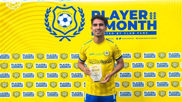 أحمد مدبولي مع جائزة