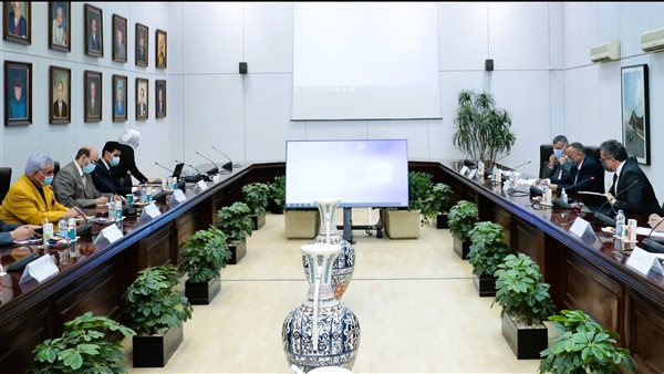 اجتماع وزير السياحة