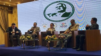 محمود المملوك بجلسة الشباب والإعلام ببرنامج منحة ناصر للقيادة: نحاول أن نلحق العالم بالذكاء الاصطناعي في موقعنا