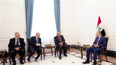 رئيس وزراء العراق يستقبل وزيري خارجية مصر والأردن لتعزيز آلية التعاون الثلاثي | صور
