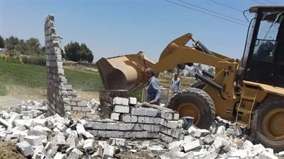 إزالة 7 حالات تعد بالبناء المخالف على الأراضي الزراعية بـ3 قرى في المنيا