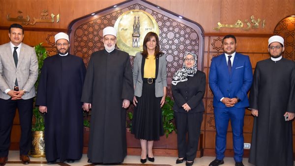 وزيرة الهجرة والضويني