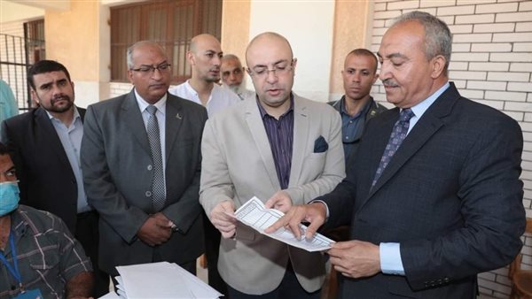 محافظ بني سويف ومسؤولي